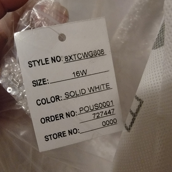 Beautiful wedding dress never worn - Picture 1 of 6